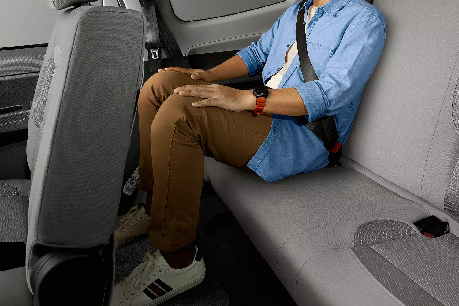 15-38-04-x1004X560Comfortable3rdRowSpace.png.pagespeed.ic.pIkhFjZOaX